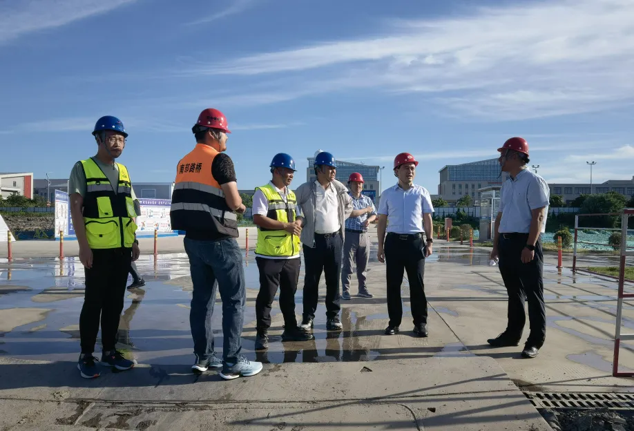 區領導調研視察高職園A2地塊項目建設情況